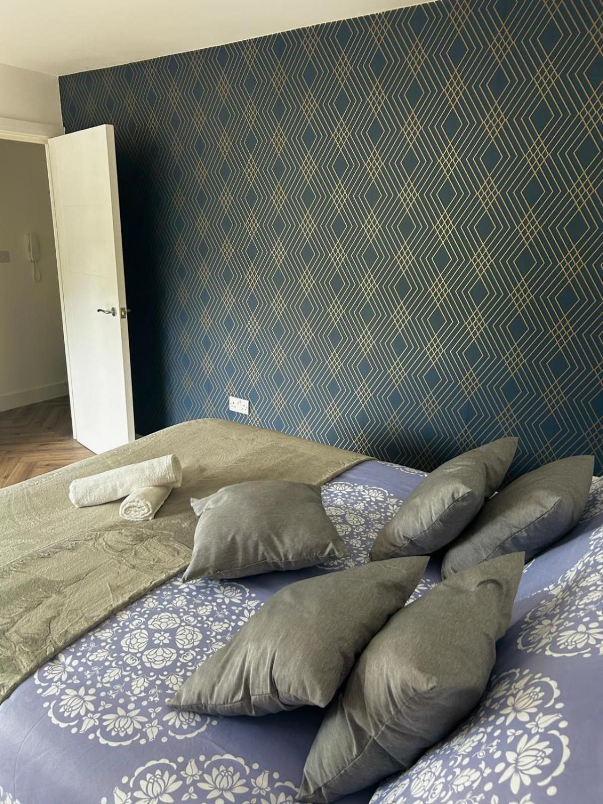 Brand New Luxury Modern Spacious Apartment *