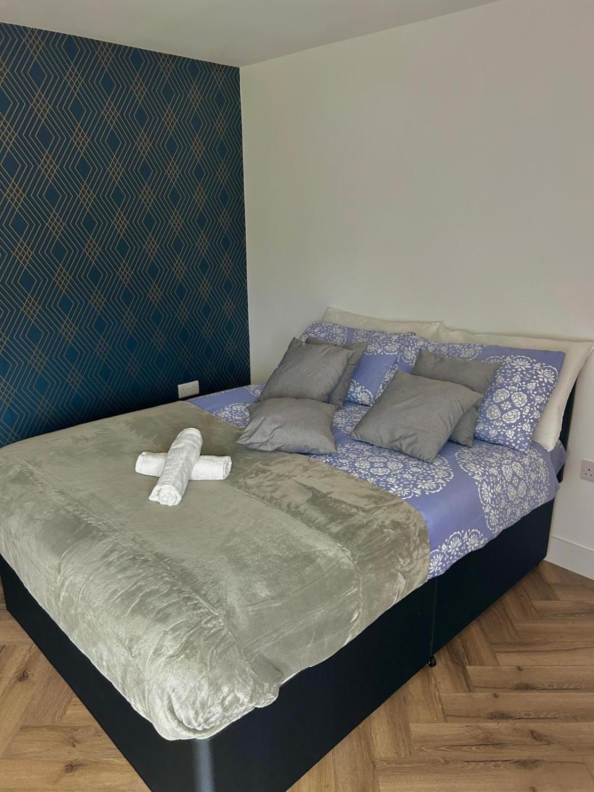 Brand New Luxury Modern Spacious Apartment *